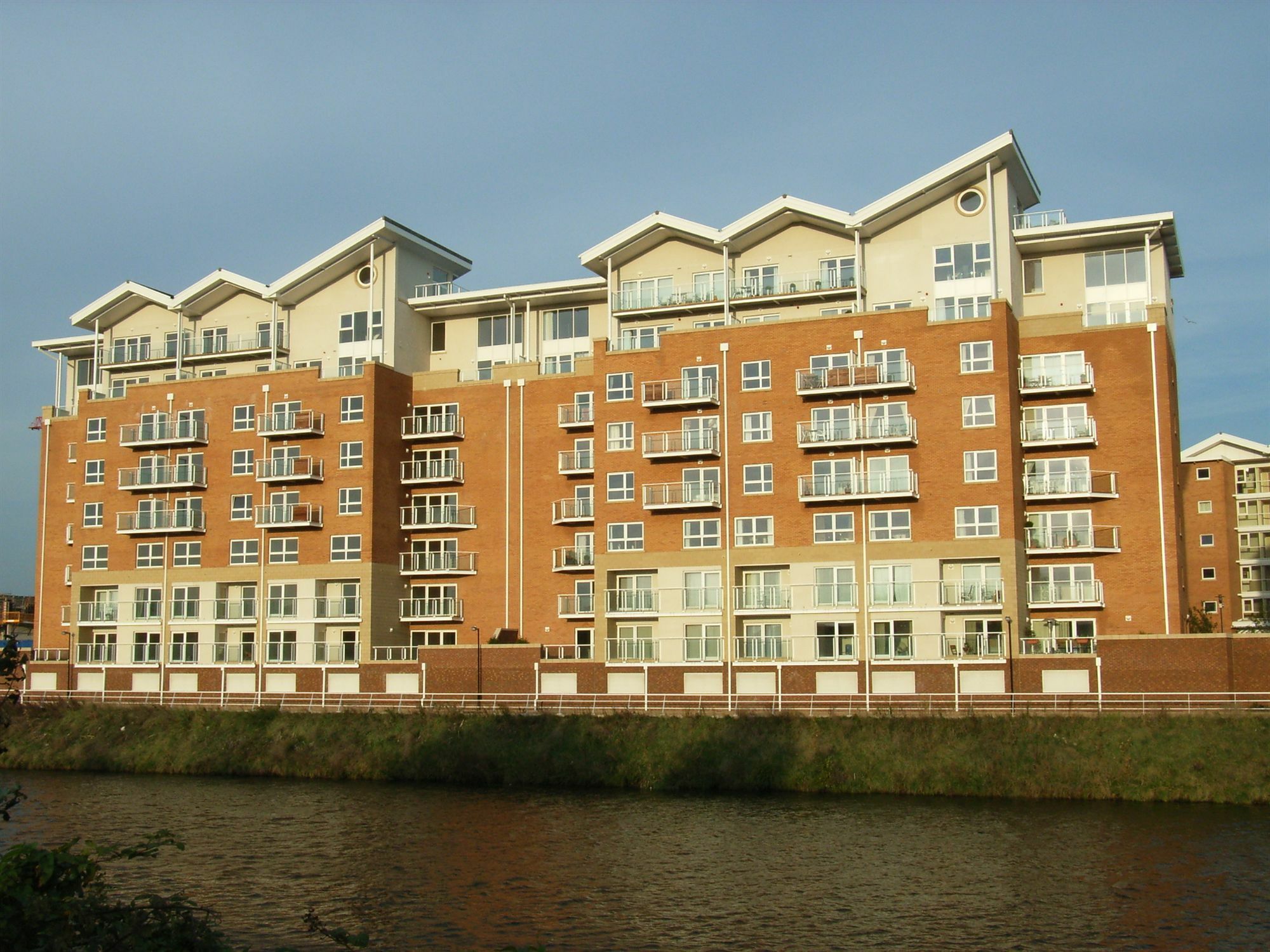 Century Wharf Serviced Apartments Cardiff Ngoại thất bức ảnh
